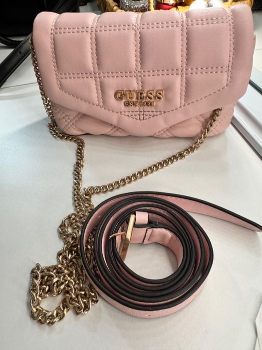 Малка кокетна чантичка Guess