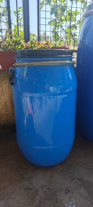 Пластмасови бидони