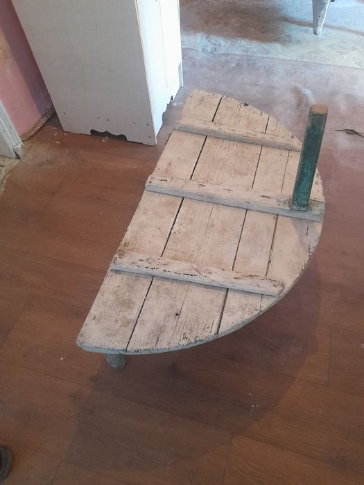 Стол ашылып жаблады