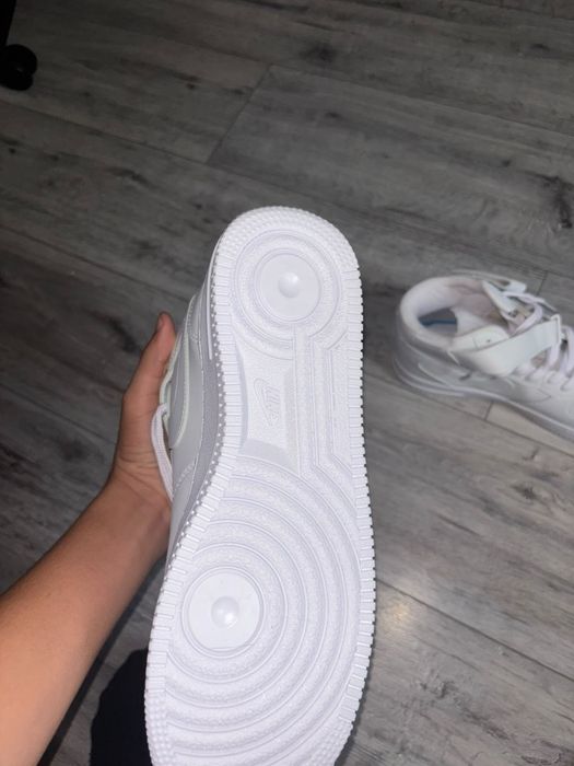 Adidasi Air Force 1 mid triple white