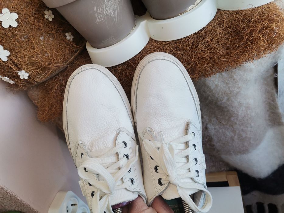 Бели обувки Clarks 42 н. Естествена кожа