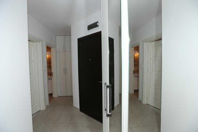 Дава се под наем Двустаен апартамент в Бургас, Лазур - 65 кв.м за 510 € - Снимка #3