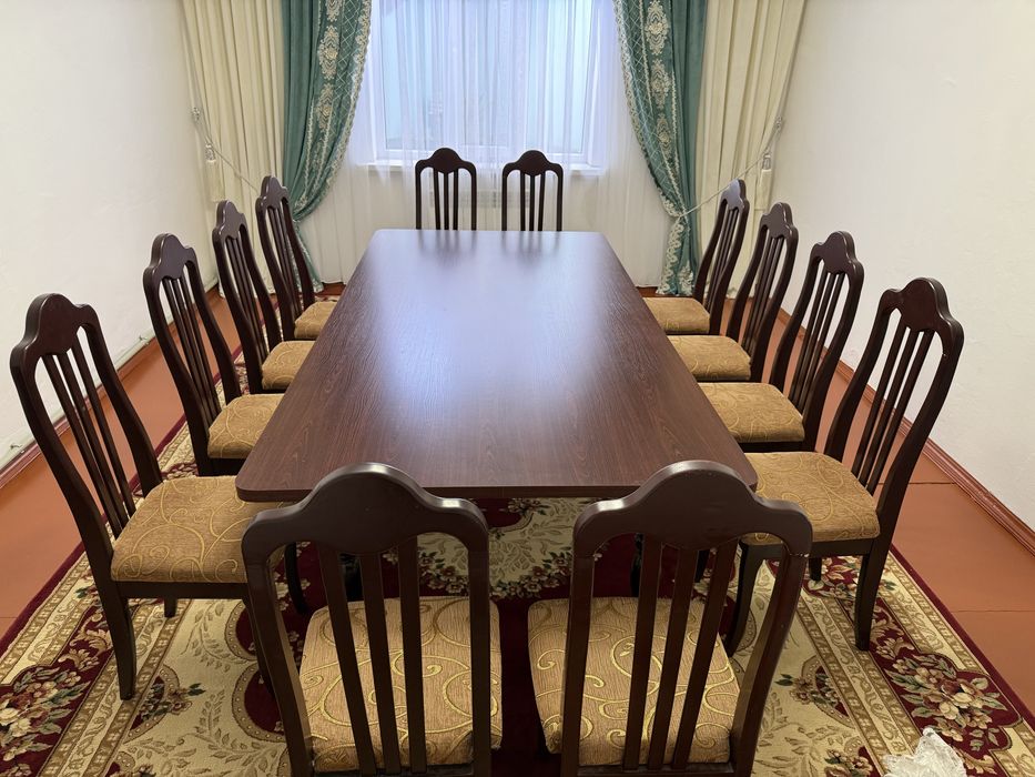 Продается стол и стулья