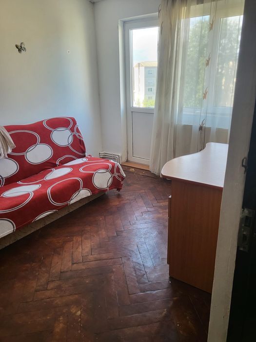 INCHIRIEZ apartament  cu doua camere