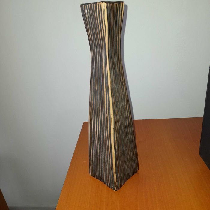 Ваза декоративна за дома и офиса