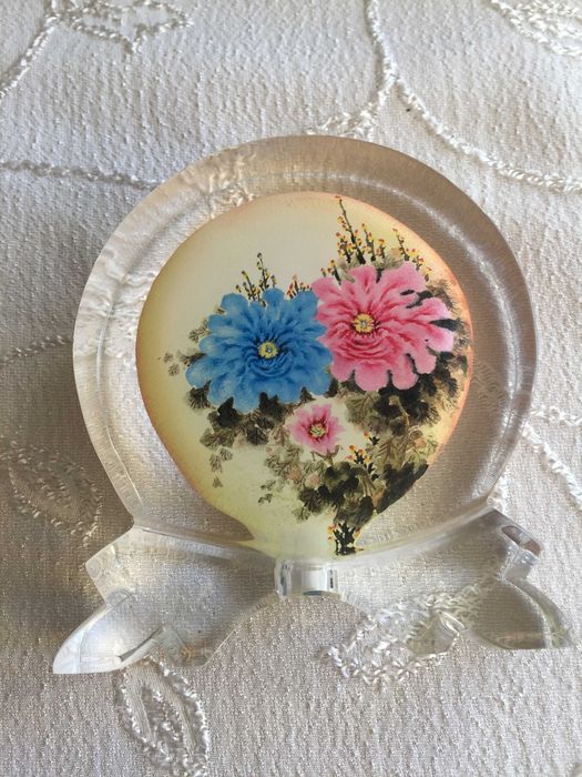 Старо китайско преспапие ръчно рисуван отвътре кристал авторски уникат