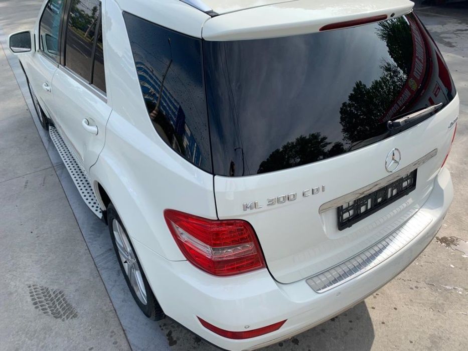 Dezmembrez mercedes ml w164 facelift/bara fata/mercedes ml 350 euro 5