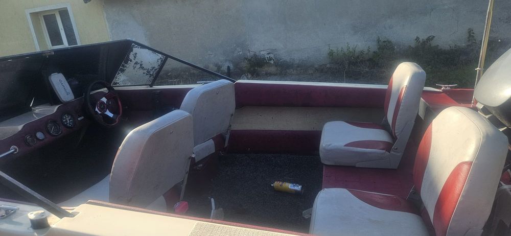 Продавам моторна лодка Sun Runner 430 с двигател Mariner 80 HP