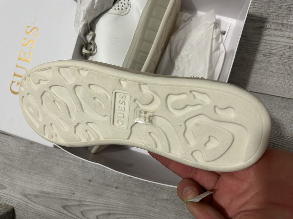 Adidasi guess noi nepurtați originali