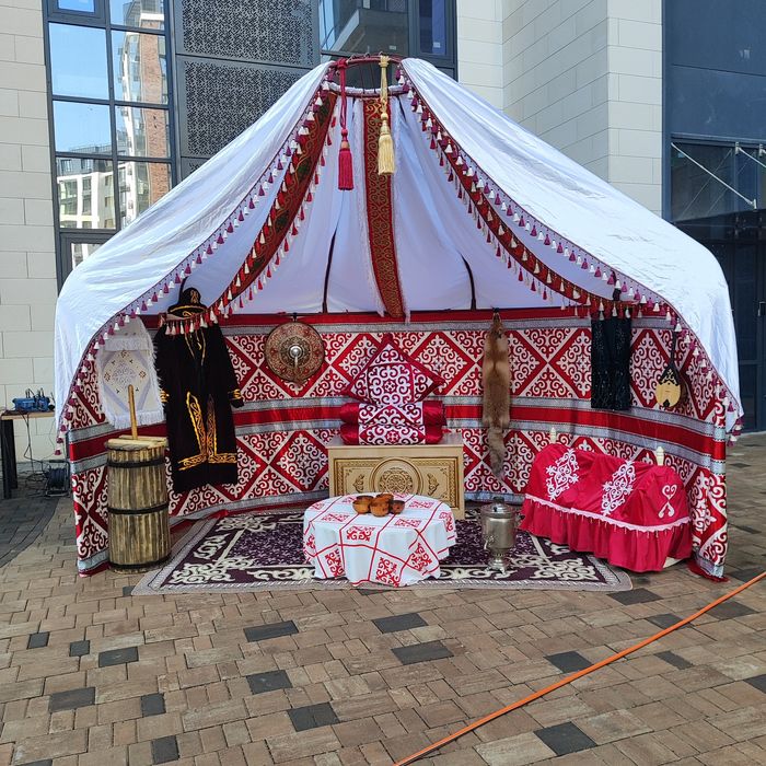 Шатры, полуюрта, столы, стулья и посуды