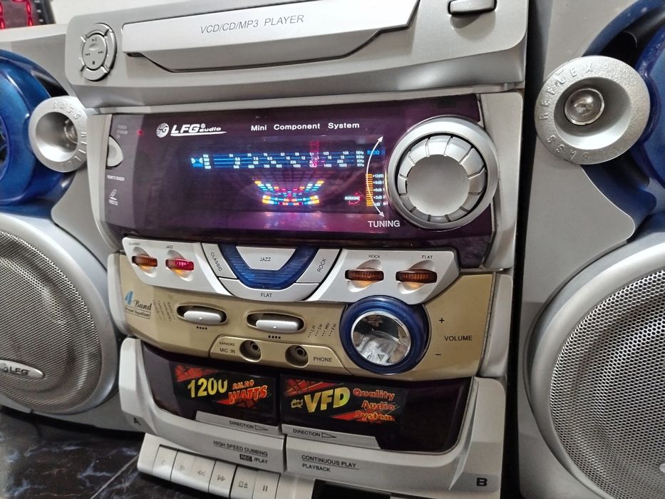 Sistem audio LFG stereo cu boxe
