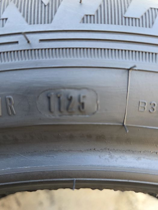 Vând două anvelope de vara dunlop  205 60 16 dot 1125