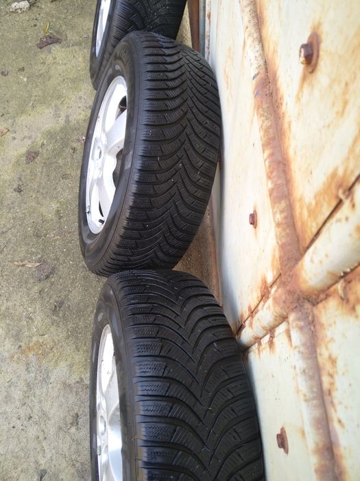 Anvelope iarna  Hyundai Tucson/ SantaFe 215/65/R16  98H cu jenti alumi
