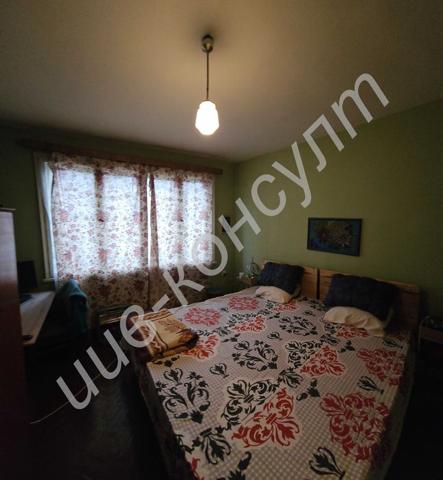 Тристаен апартамент с Гараж до Гимназия по САГ, гр. В. Търново