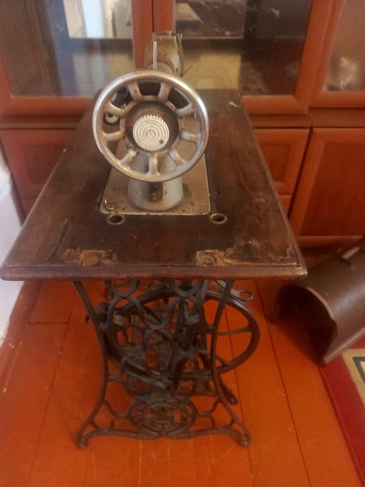 Швейная машинка зингер