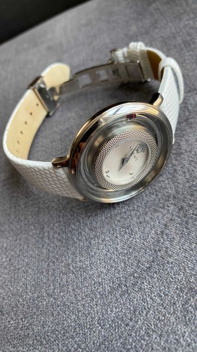 Дамски оригинал швейцарски часовник VERSACE, "Venus"