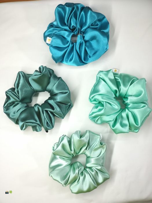 Скрънчи от кадифе и сатен