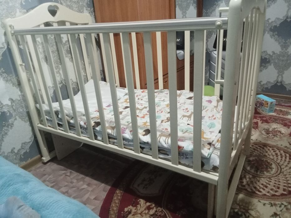 Кроватка детская из дерева