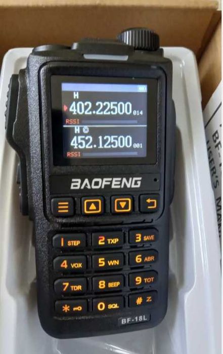 Нова Triband BAOFENG UV 18 Ultra 28w 13500mah радиостанция 136-174; 220-260,400-520 трибаднова от вносител, комуникации лов строежи спасители
