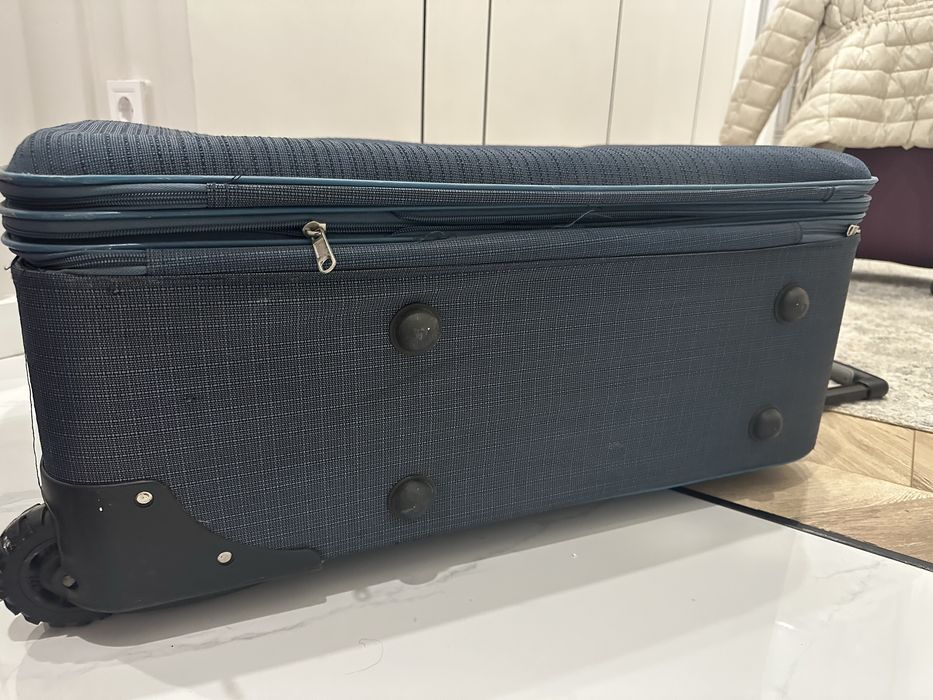 Продается большой чемодан