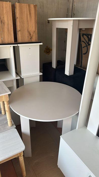 Продам стол и стулья тумба стол и т.д