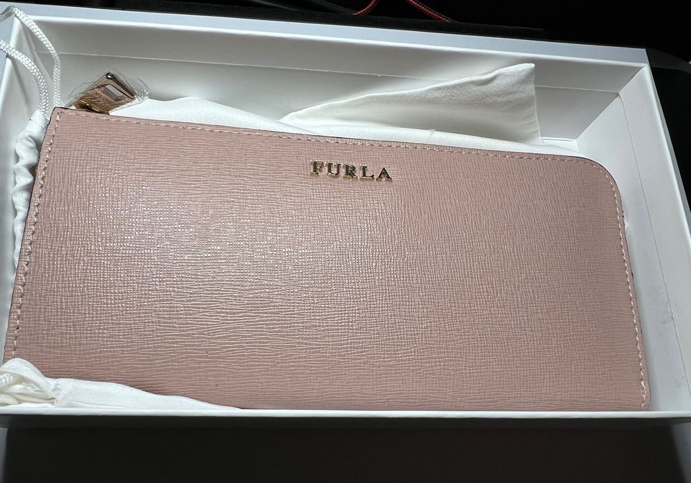 Оригинално Портмоне Furla - светло розово, ново, закупено от Англия
