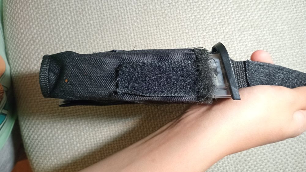 Toc arma cu prindere pe centrura.