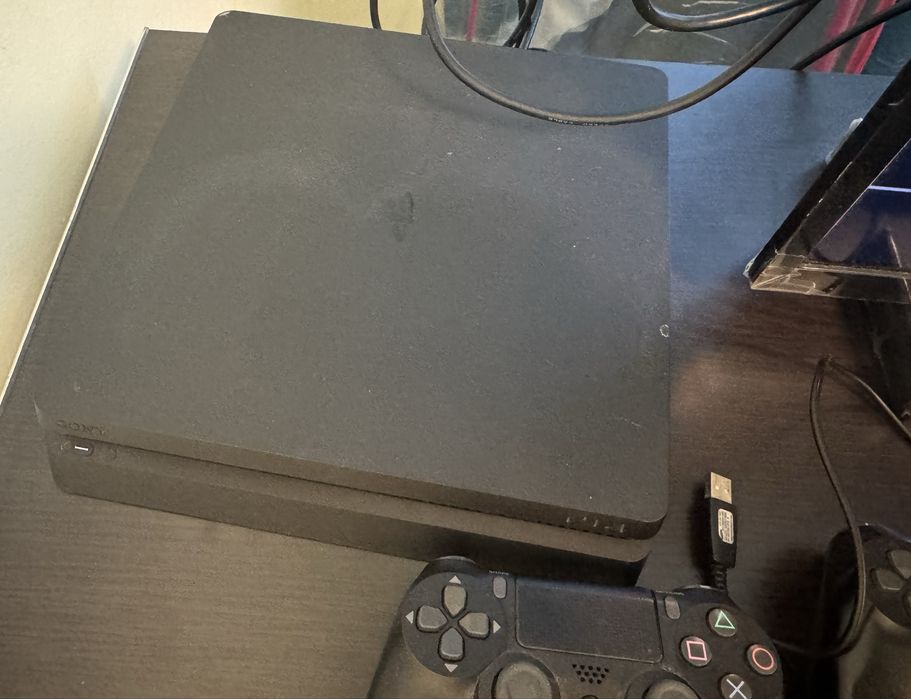 Play station 4 slim