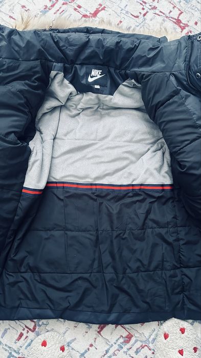 Отдам за дешего пуховик обувь