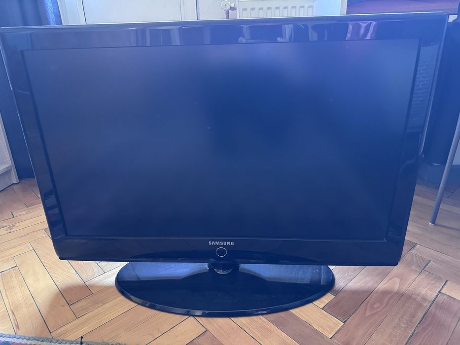Televizor Samsung 94 cm (37”) – Full HD – Perfect funcțional cu suport rotativ