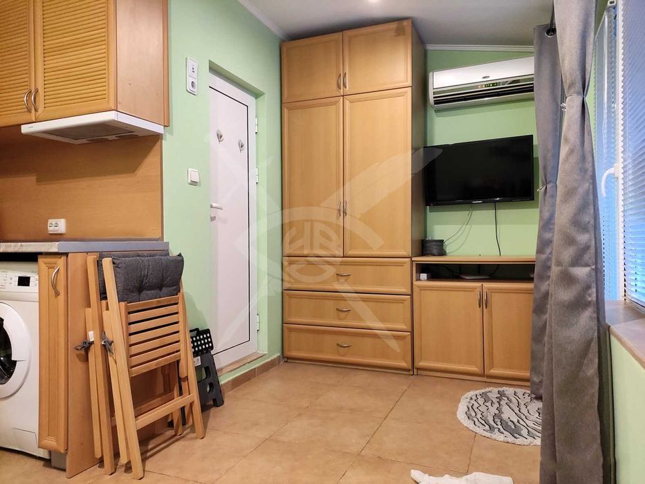 Дава се под наем Едностаен апартамент в Варна, Център - 25 кв.м за 114.75 € - Снимка #1