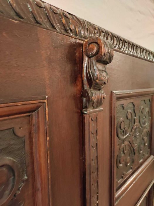 Старинна дърворезба