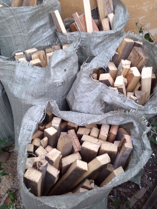 Дрова в мешках рубленные