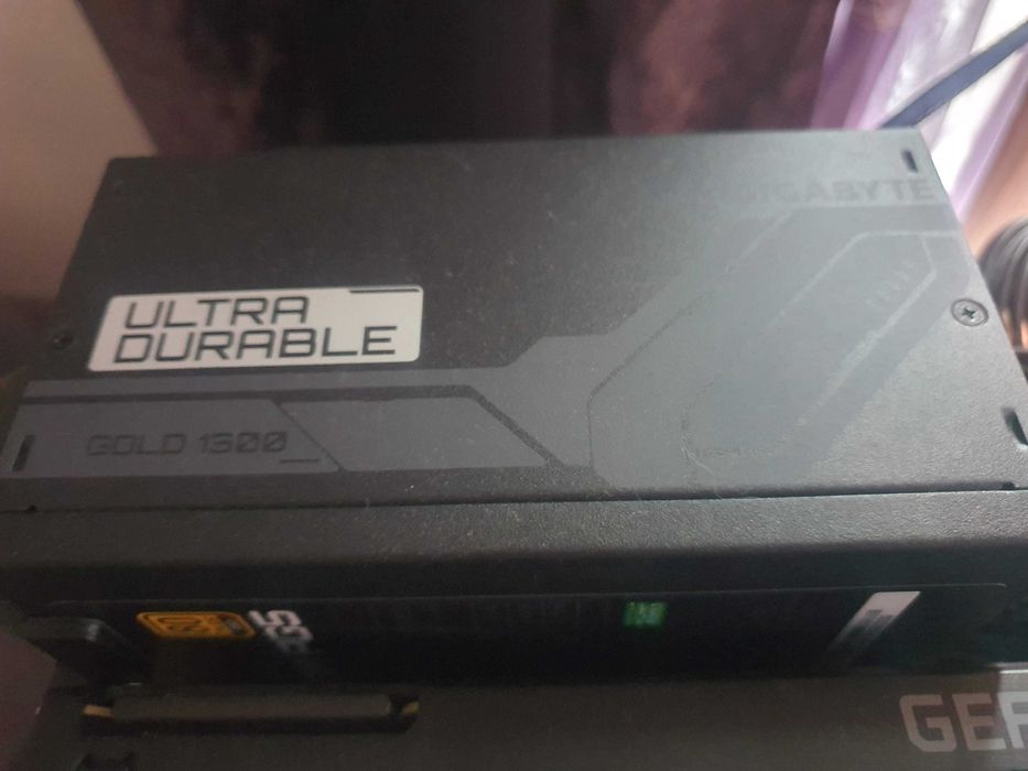 Sursa GIGABYTE UD1300GM PG5, 80+ Gold, 1300W, ca noua
