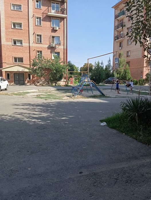 Чирчик шахарда 2 хона 1- каватда жойлашган новостройка сотилади