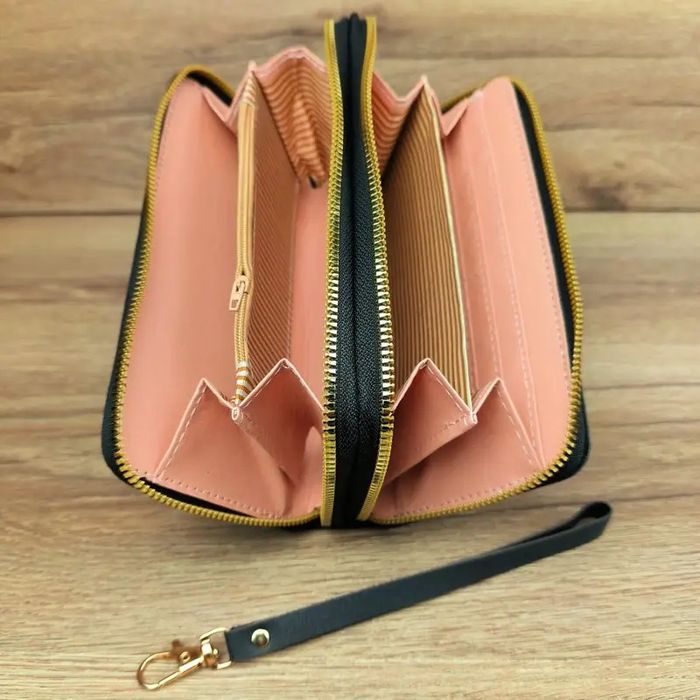 Дамски портфейл .