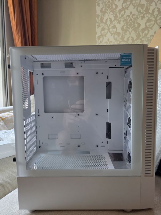 Корпус Thermaltake View 200 TG Snow ARGB белый