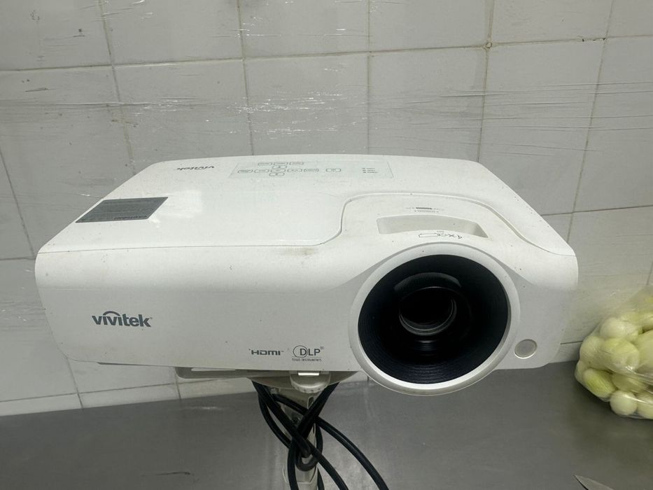 Проектор новый по доступной цене