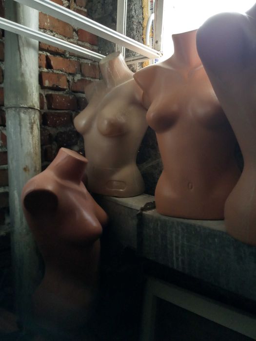 останало оборудване на магазин за конфекция