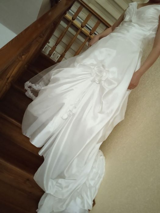 Продам свадебные платья