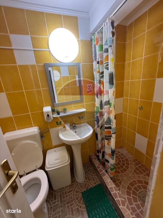 Pensiune cu 15 camere de vânzare în zona Nord