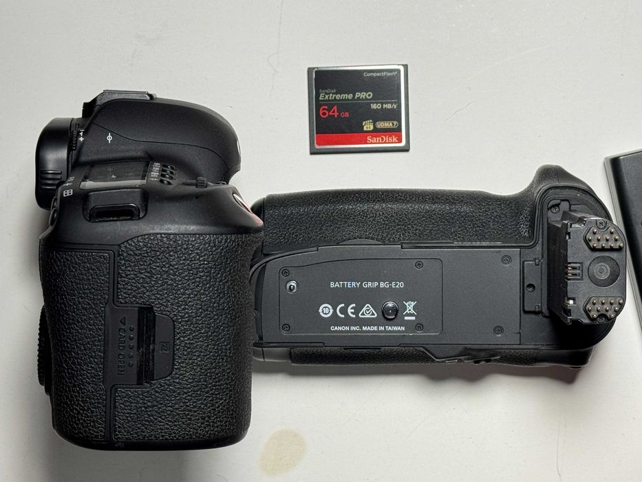 Aparat foto DSLR, Canon 5D mark IV - 5 D mk 4, Card CF 64Gb, Grip.