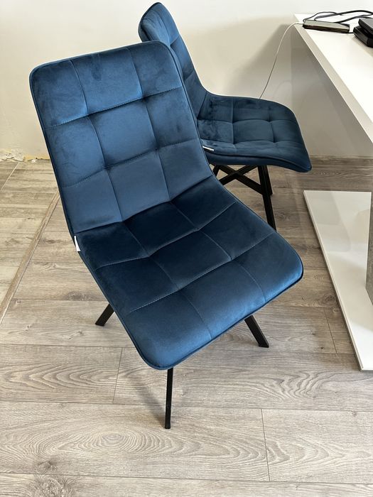 Чисто нови трапезни столове