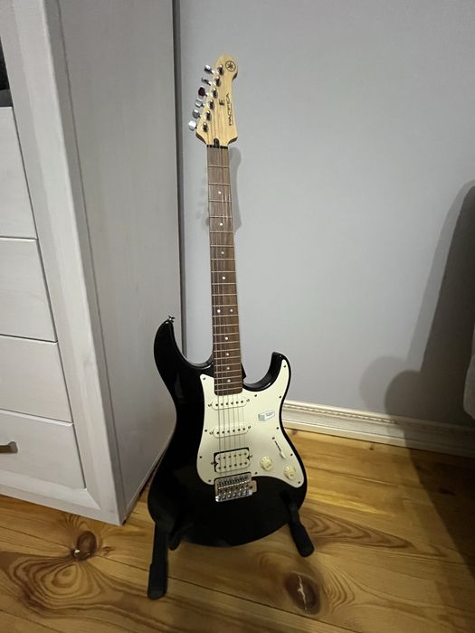 Электрогитара Yamaha Pacifica 112J