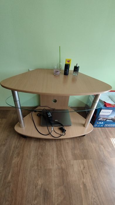 Продавам ТВ маса