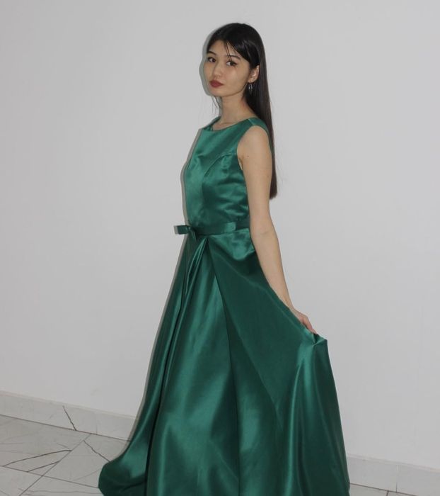 Продам платье в пол со шлейфом