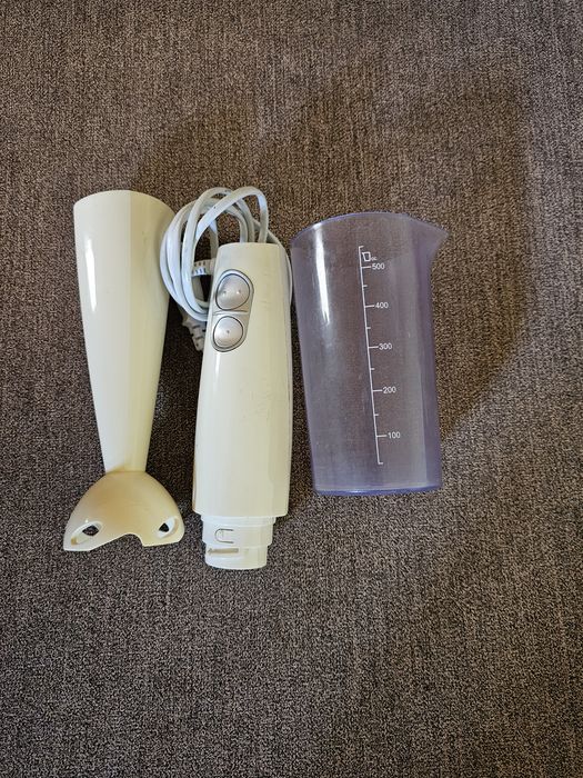 Vând blender de mână