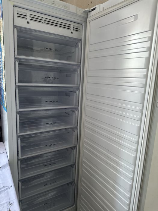 Продам морозильник бирюза