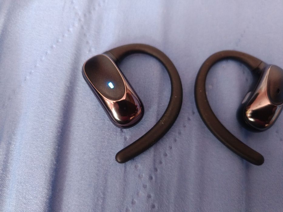 Vând căști fără fir conectare prin bluetooth ,noi