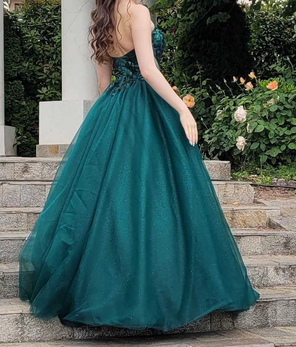 Бални рокли и аксесоари към тях